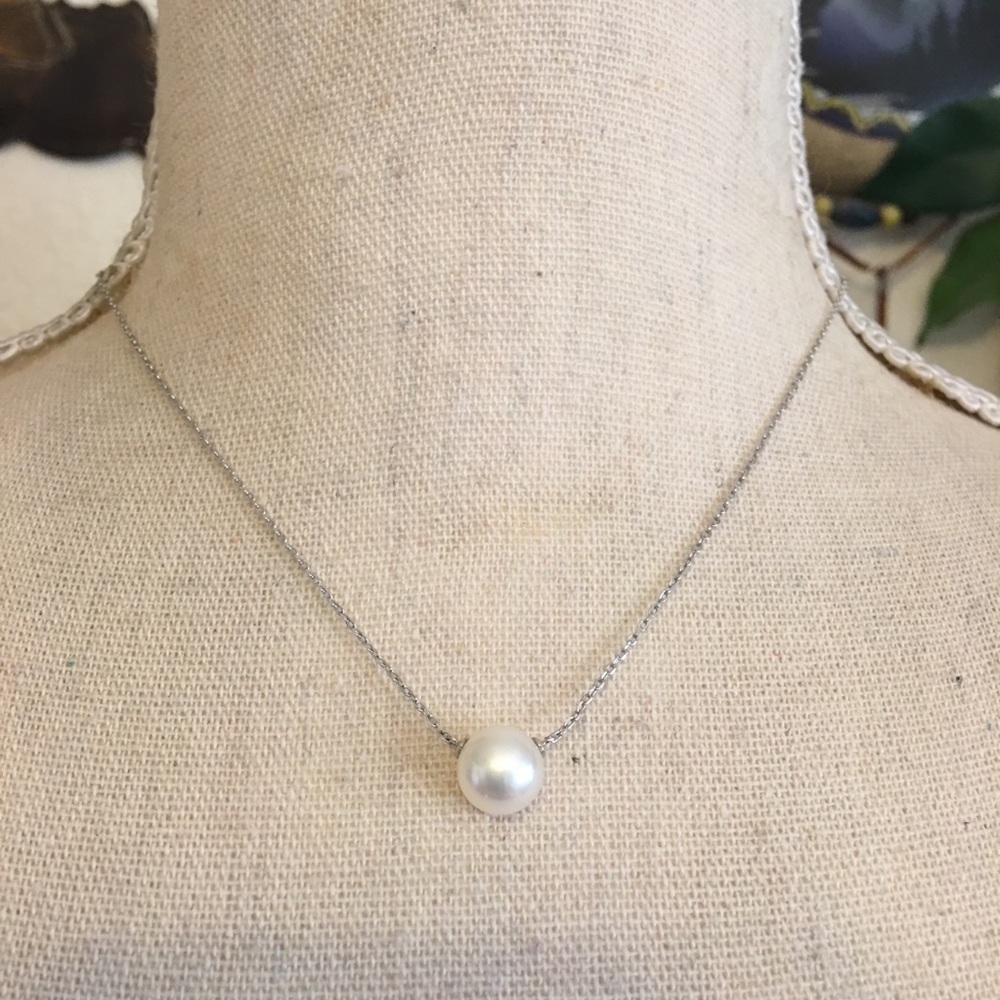 Vintage faux pearl on silver chain necklace
